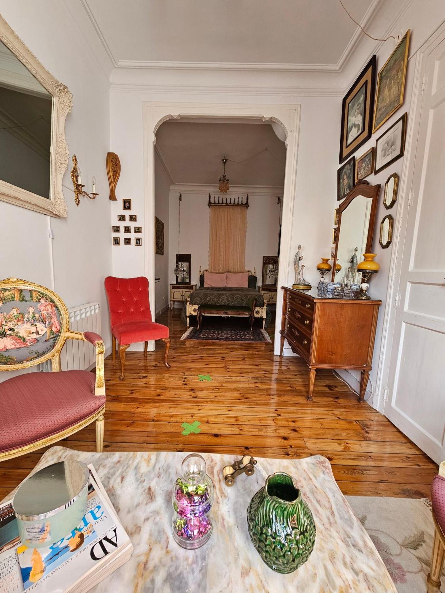 In - Beautiful And Large In The Centre Guest house